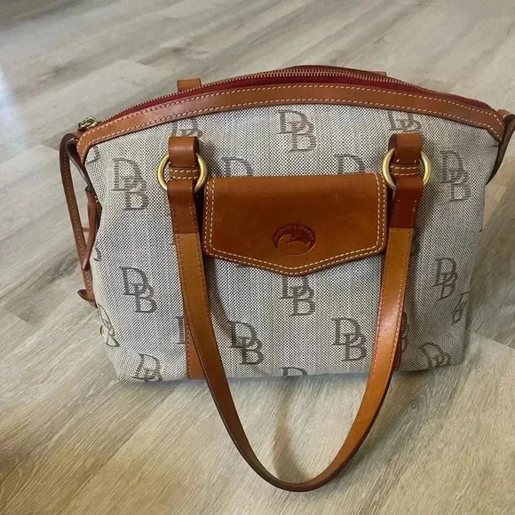 DOONEY & BOURKE Medium Signature Dome Satchel (In Great Conditions) - Picture 6 of 9
